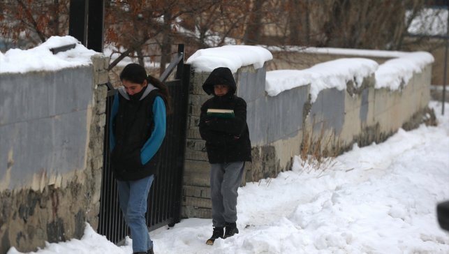 Tunceli, Erzurum, Ardahan ve Kars'ta 266 yerleşim yerine ulaşım sağlanamıyor
