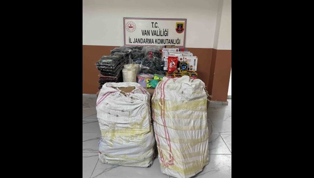 Başkale'de gümrük kaçağı malzeme ele geçirildi