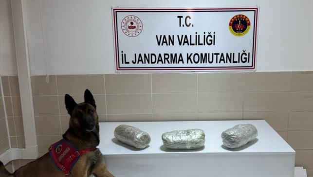 Van'da otomobilde 3 kilogram esrar ele geçirildi