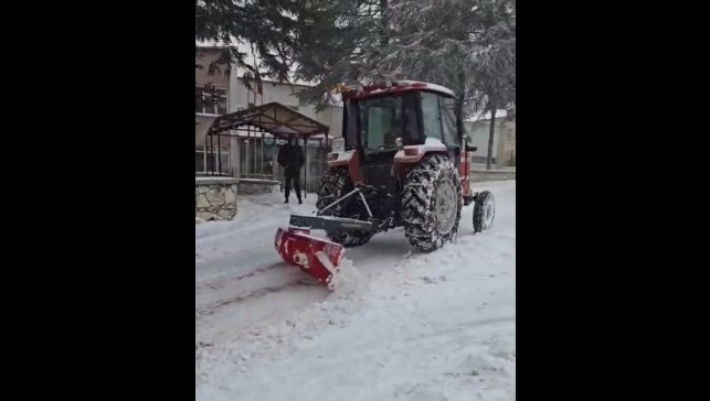 Elazığlı duyarlı vatandaşlardan karla mücadelede ekiplere destek