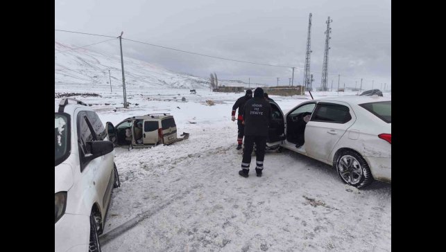 Iğdır-Doğubayazıt yolunda zincirleme kaza: 3 yaralı