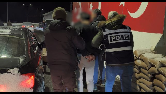 Iğdır'da kuyumcu soygununa karışan 3 zanlı adliyeye sevk edildi