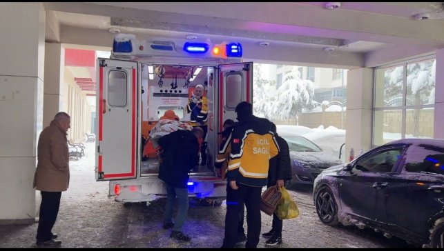 Muş'ta özel donanımlı obez ambulansla hasta nakli gerçekleştirildi