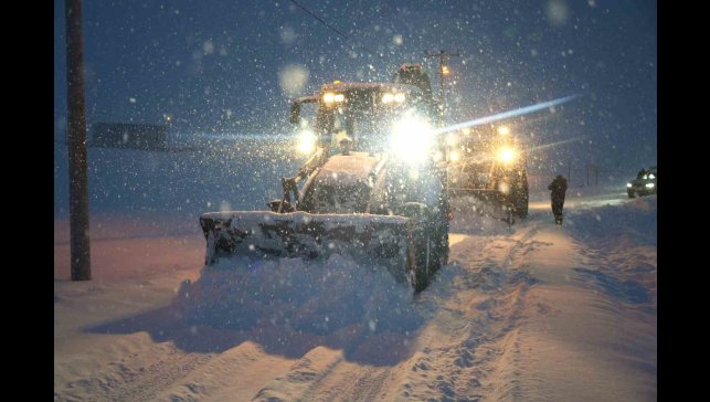 Muş'ta yeni yıl mesaisi: Vali Çakır sahadaki ekipleri ziyaret etti