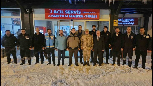 Tatvan Kaymakamı Demirer'den yeni yıl ziyaretleri