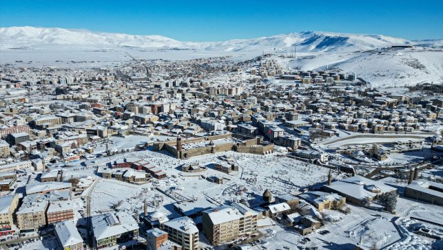 Erzurum, Kars, Ağrı, Tunceli ile Ardahan'da kar ve soğuk hava etkili oldu
