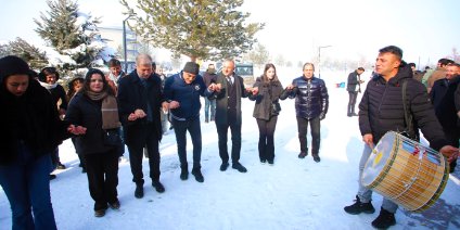 Final öncesi moral buluşması: Ağrı İbrahim Çeçen Üniversitesi’nde öğrencilere salep ikramı