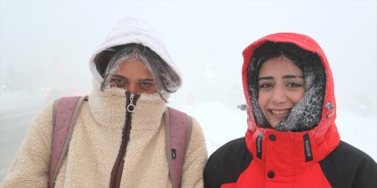 Ağrı’da gece -23 derece: Öğrencilerin saçları ve kirpikleri kırağı tuttu
