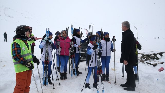 Muşlu kayakçılar dondurucu soğukta şampiyonalara hazırlanıyor