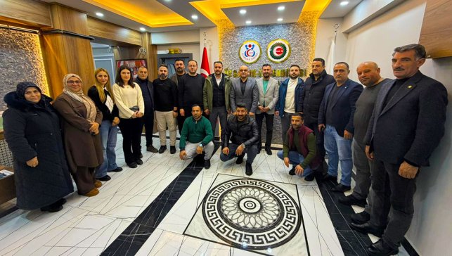 AK Parti Ağrı İl Başkanı İlhami Yıldız, Öz Sağlık-İş Sendikası’nda sağlık emekçileriyle bir araya geldi