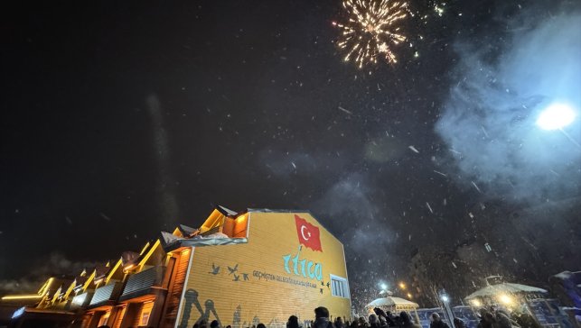 Erzurum'da 10 Ocak Gazeteciler Günü havai fişeklerle kutlandı