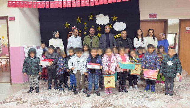 Ağrı İbrahim Çeçen Vakfı’ndan Doğubayazıt’ta 1200 öğrenciye kışlık destek