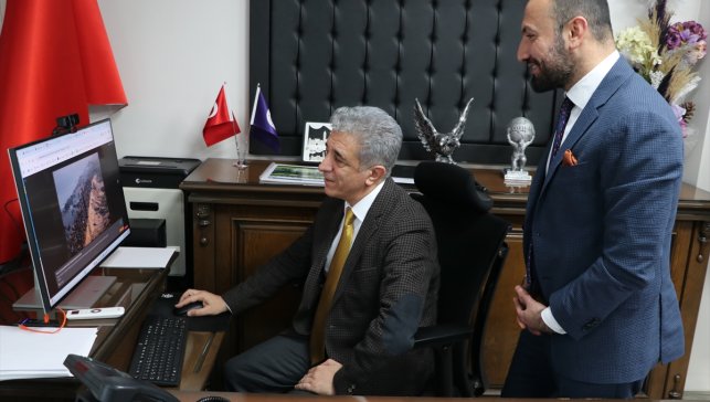 Atatürk Üniversitesi Araştırma Hastanesi Başhekimi Eroğlu, AA'nın "Yılın Kareleri"ni oyladı