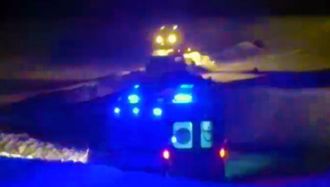 Eleşkirt’te karla kapanan köy yolu açıldı, hasta güvenle hastaneye sevk edildi