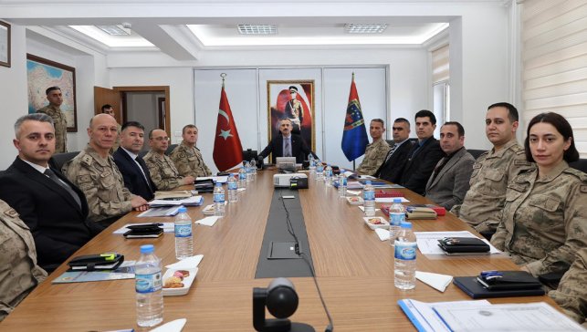 Ağrı Valisi Bozkurt, emniyet ve jandarmadan brifing aldı