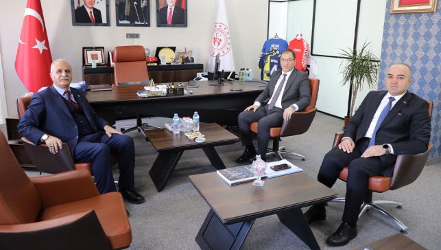 Hamur Belediye Başkanı Aslan’dan Gençlik ve Spor İl Müdürlüğüne ziyaret