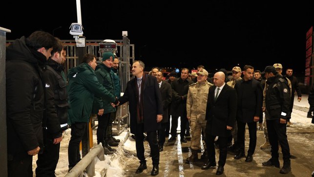 Vali Bozkurt, Gürbulak Sınır Kapısı’nda geçiş ve denetim süreçlerini yerinde değerlendirdi