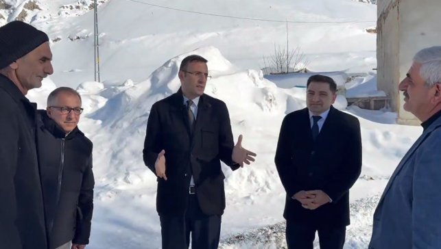 Ağrı’da kapalı köy yolları için seferberlik: Ekipler ulaşımın normale dönmesi için sahada