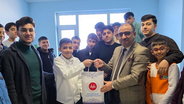 Doğubayazıt’ta aylar süren emek meyvesini verdi: Mahmut Sundafi hafız oldu