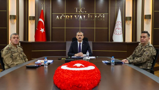 81 ilde eş zamanlı güvenlik toplantısı: Ağrı Valisi Önder Bozkurt VKS’ye katıldı