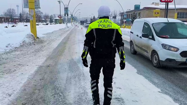 Ağrı’da sürücülerin çoğu bu detayı fark etmiyor: Gizli buzlanma en çok burada oluşuyor