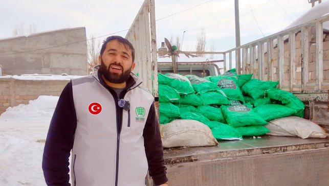 Umut Kervanı Ağrı’da eksi derecelerde 80 aileye kömür desteği sağladı