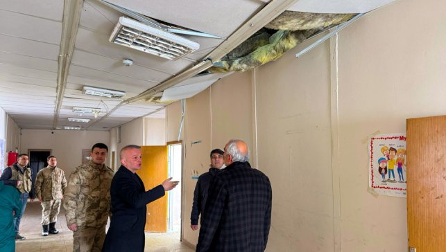 Kar Yağışı Sonrası Hamur’daki Okulda Ne Oldu? Kaymakam Erkan Minuz Sahada İnceleme Yaptı