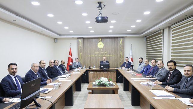 Vali Bozkurt, Ağrı tarımı için yol haritasını Tarım ve Orman Müdürlüğünde dinledi