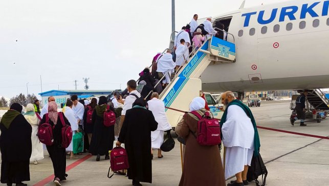 Doğubayazıt’ta duygu dolu uğurlama: Umre yolculuğu böyle başladı