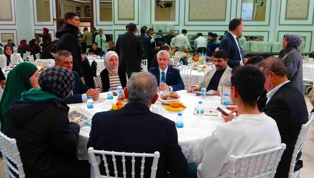 Kitap Okuyarak Umreye Gittiler: Kutsal Topraklardan Dönen 175 Öğrenciye Özel Program