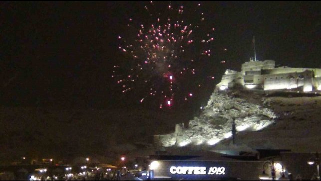Kars'ta yeni yıl coşkusu: Lapa lapa kar altında halay