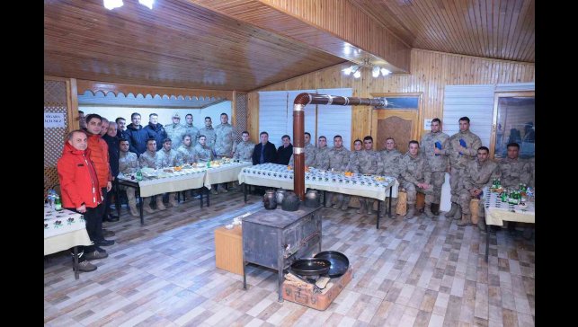 Vali Aydoğdu'dan Jandarma Komando Asayiş Bölüğü'ne yeni yıl ziyareti