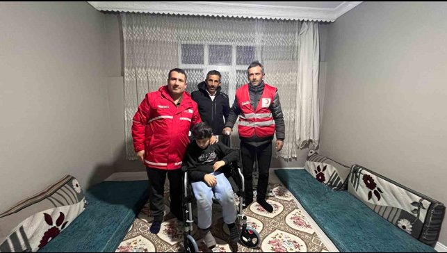 Kızılay'dan engelli bireylere tekerlekli sandalye desteği