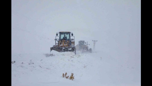 Van'da 671 yerleşim yerinin yolu ulaşıma kapandı