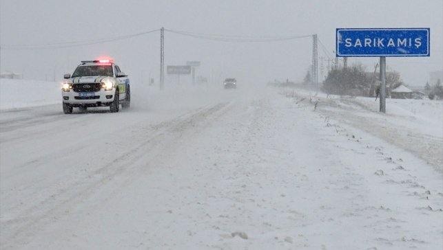 Erzurum, Kars, Ardahan ve Tunceli'de kar yağışı etkili oluyor