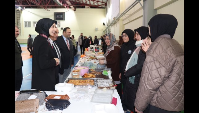 Tercan'da Gazze'ye destek için hayır çarşısı düzenlendi