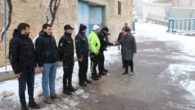 Keban Kaymakamı Atalık kamu çalışanlarının yeni yılını kutladı