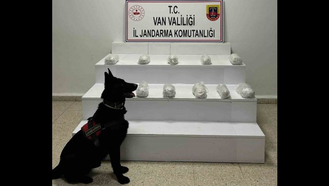 Başkale'de 10 kilo 978 gram metamfetamin ele geçirildi