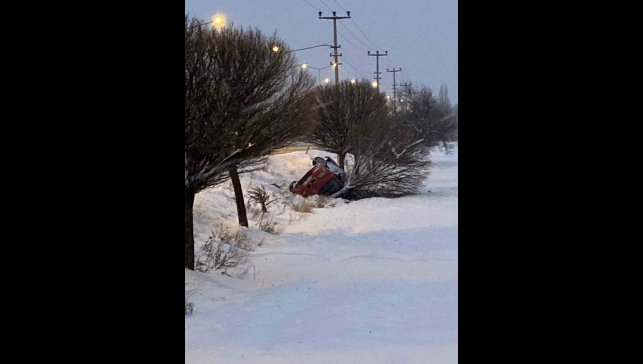 Elazığ'da otomobil devrildi