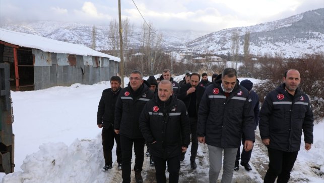 Elazığ'da kardan kapanan 181 köy yolu ulaşıma açıldı