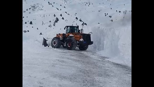 Çatak'ta 24 saatte 6 çığ düştü