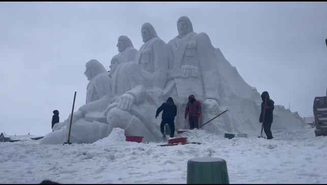 Sarıkamış'ta kardan heykellerin yapımı tamamlandı