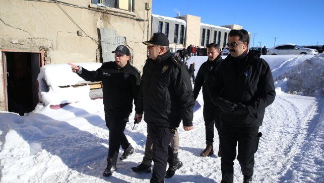 Erzurum'da suça zemin hazırlayan ve halkı tedirgin eden metruk binalar yıkılıyor