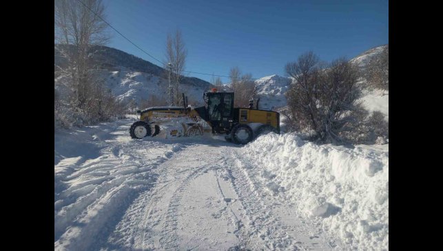 Tunceli'de 138 köy yolu ulaşıma açıldı, 160 köy yolunda çalışmalar sürüyor