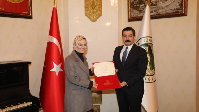 Bakan Göktaş'tan, Kars'ta Huzurlu Aile Huzurlu Toplum Projesini yapan kaymakama teşekkür belgesi