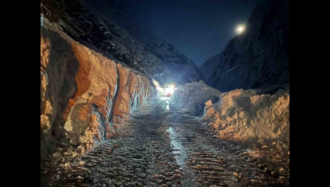 Hakkari-Van karayolu ulaşıma açıldı