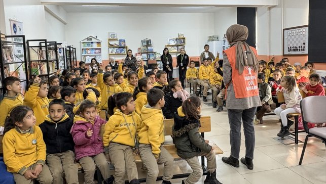 Van'da üniversite öğrencileri, minik öğrencilere ekolojik bilinç aşılıyor