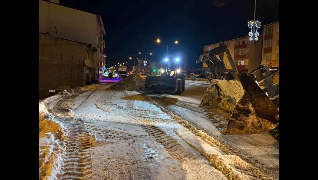 Aşkale'de kar sonrası belediye ekipleri sahadaydı