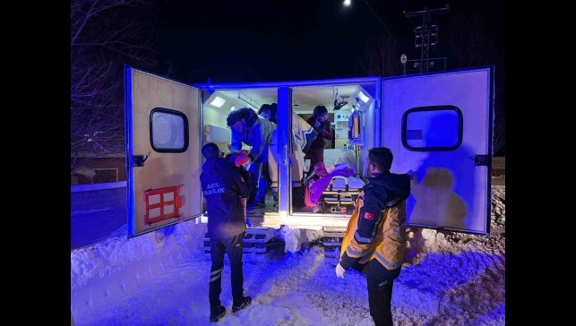 Patnos'ta kar engeline rağmen 40 günlük bebek kurtarıldı