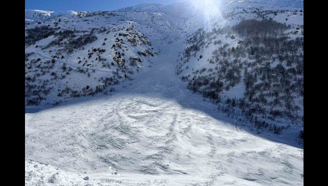 Van-Çatak yolu çığ düşmeleri nedeniyle 4 gündür ulaşıma kapalı